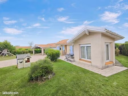 maison familiale de plain-pied de 145 m² avec jardin