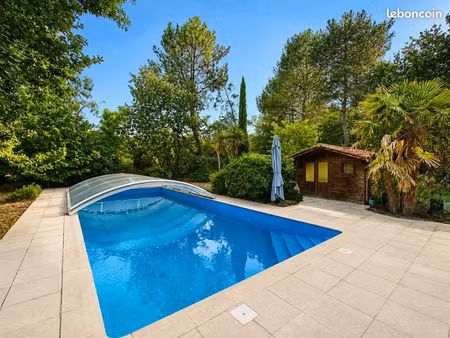 maison familiale 2002  4 chambres  piscine    terrain boisé 3500m²