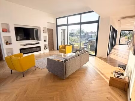 maison familiale contemporaine de 182 m² – 4 chambres – terrain de 1 200 m² – proche du la