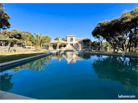 propriété 6 pièces 193 m²