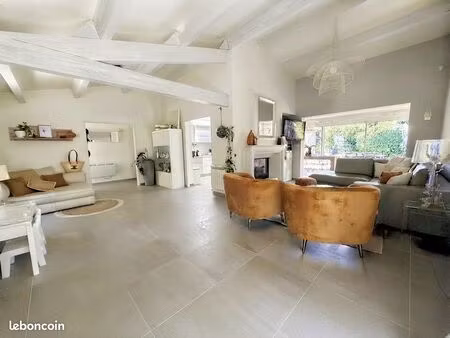 villa 5 pièces 140 m²