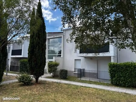 à louer - t2 de 36 70m2 avec terrasse et parking