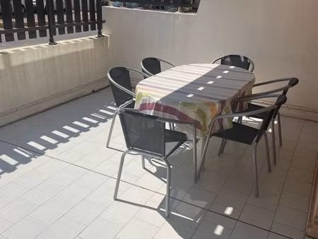 t2 cabine avec magnifique terrasse  piscine  proximité mer