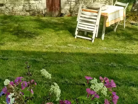 charmant ensemble maison et lavoir et source