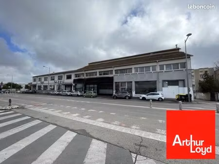bureau 1 710 m²