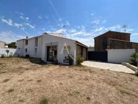 vente maison à saint-michel-en-l'herm (85580) : à vendre / 135m² saint-michel-en-l'herm