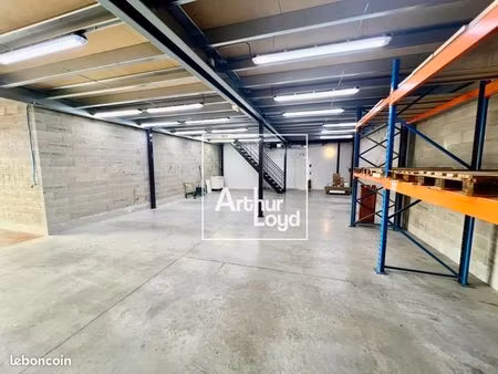 local bureaux 334 m²