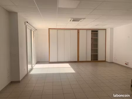 local commercial 48 m² – centre-bourg de saint-savin (33920)