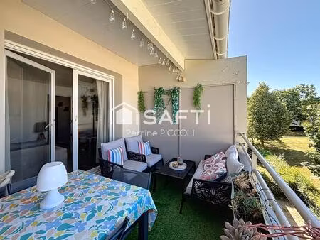 terrasse  piscine  résidence sécurisée