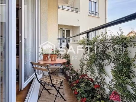 4 pièces familial avec balcon - quartier fleurs/pasteur