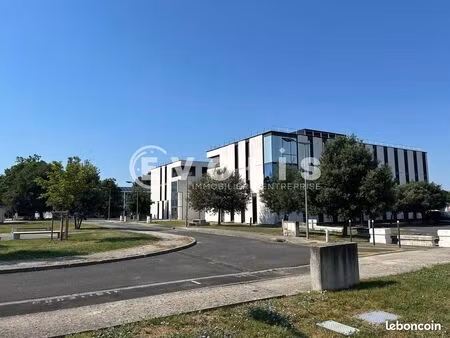 bureaux 667 m²