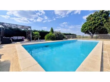 maison avec piscine au calme