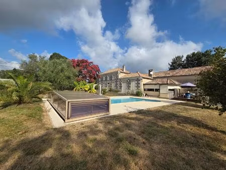 maison atypique  secteur calme  piscine