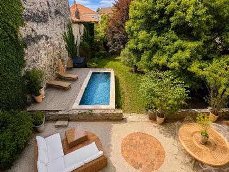maison de maître d’exception avec piscine au cœur de casteljaloux