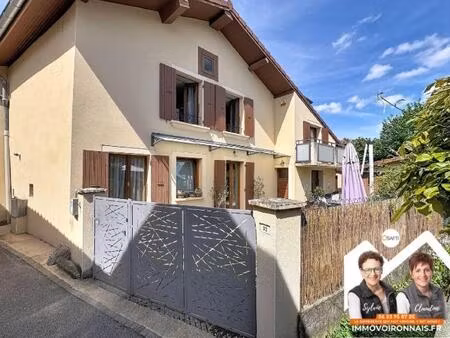 maison de bourg  au calme  avec jardin et dépendances.
