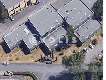 local d'activité 782 m²