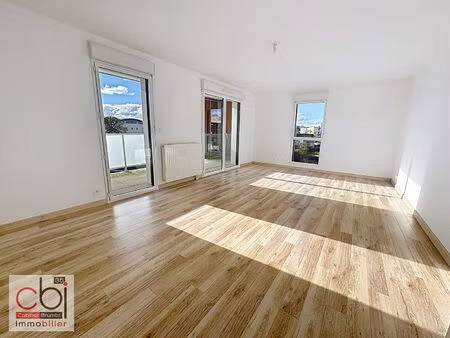spacieux t4 lumineux de 90 82m² avec parking