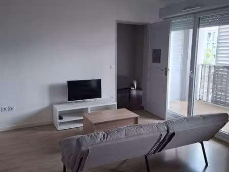 t2 meublé de 45 m² avec balcon et parking – joué-lès-tours