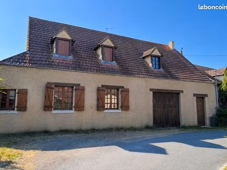 longère de caractère • 185 m² • 5 chambres • 8000 m² de terrain