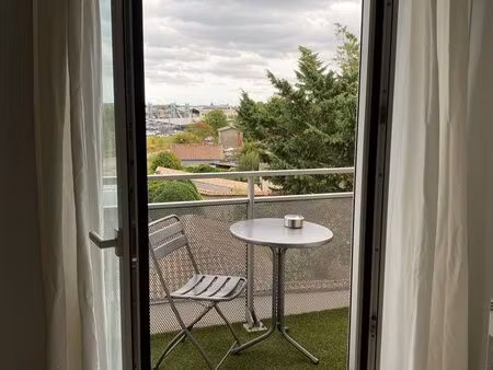 studio meublé et équipé