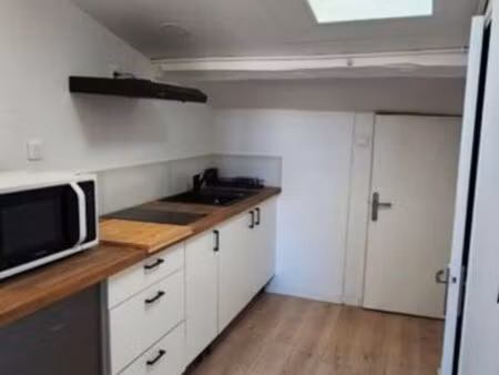 t1 meublé rénové – centre-ville de riom – 34 m²