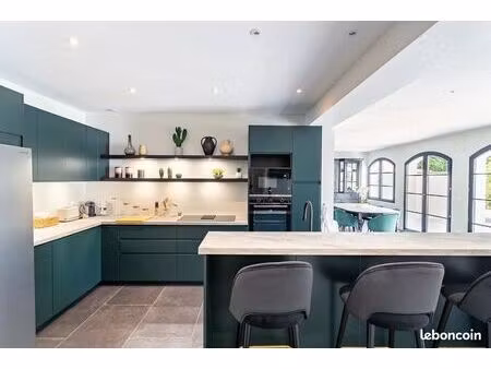 propriété 6 pièces 179 m²