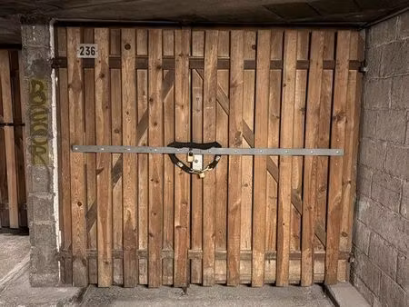 box fermé de 12 m² à louer – fresnes