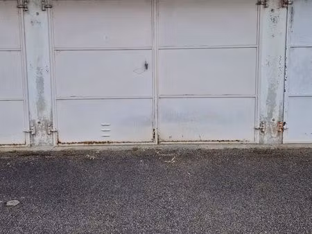 garage sain 14m² - sécurisée - quartier baudin