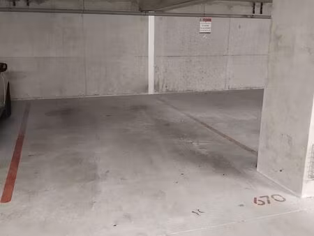 ◊ disponible immédiatement – grande place de parking sécurisée proche cern et frontière su
