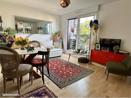 studio meublé avec terrasse face roseraie