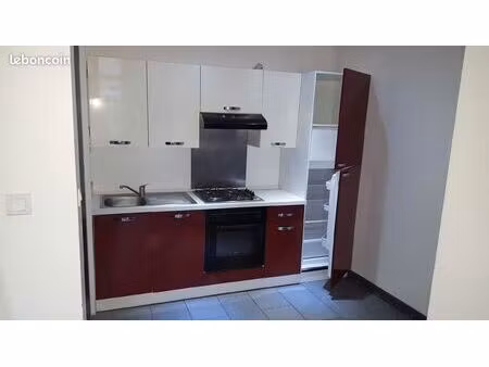 appartement t2 avec cuisine et terrasse