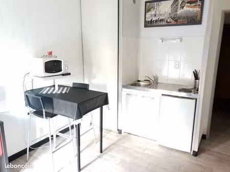 studio meublé 17m2 et parking