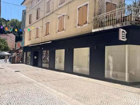 commerce 85 m²