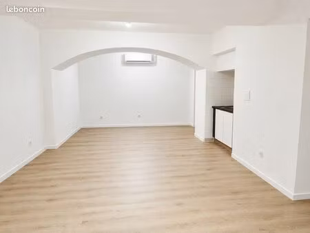 local commercial 40 m² – bureau  cabinet ou commerce – salaise