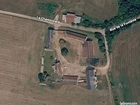 corps de ferme / vente par lot possible (granges a rénover)