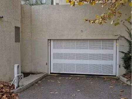 garage 18m2 europole palais de justice gare
