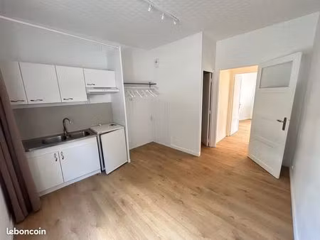 local professionnel (32m²)