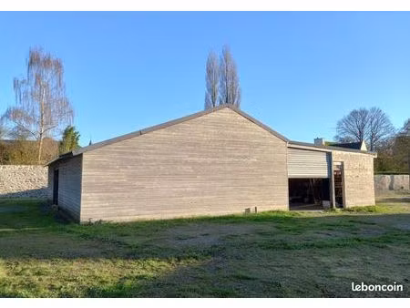 local 240 m² parigné