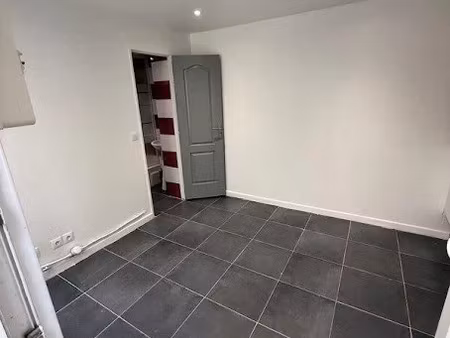 location appartement 2 pièces 29 m² à saint-denis (93200)  830 €