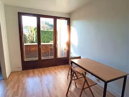 location meublée appartement 1 pièce 25 m² à massy (91300)  820 €