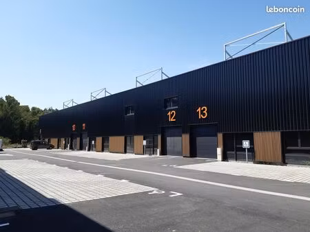 loue local activité 256 m²