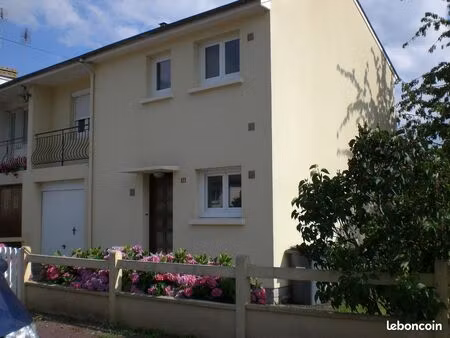 maison avec jardin dans quartier calme