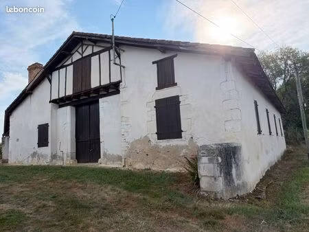 maison ancienne typique landaise à colombages à rénover sur terrain de 1000 m²