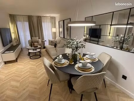 loue maison de ville - t2 meublée et équipée - 68m2 - avec bureau et extérieur - 975 charg