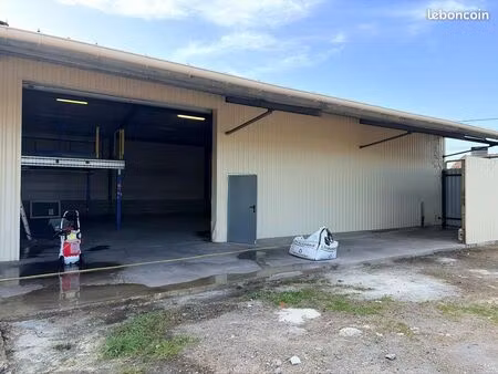 local d’activité 220 m² + mezzanine 85 m² – excellent état – saint-vincent-de-tyrosse