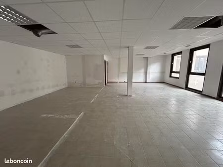 local d'activité 75 m²