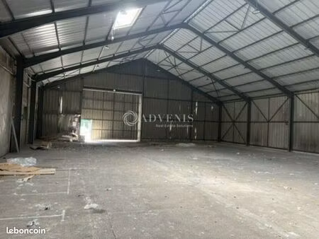 local d'activité 1 800 m²