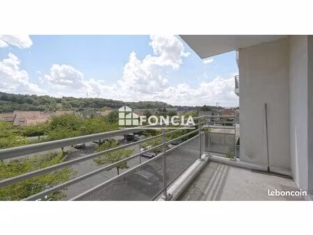t3 terrasse et stationnements