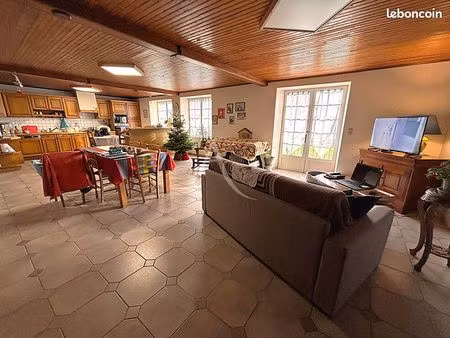 maison 9 pièces 229 m²