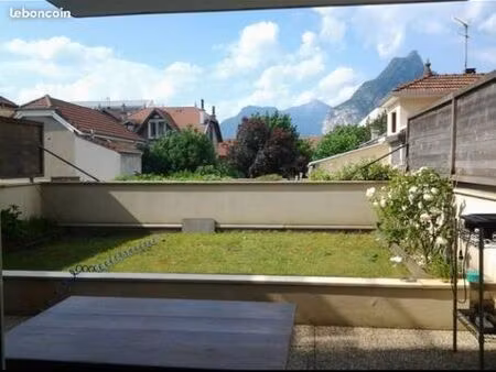 appartement f2 avec une grande terasse